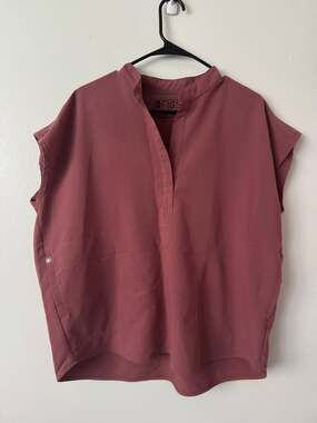 FIGS L Mauve Technical Collection Sleeveless Mandarin Collar Scrub Top